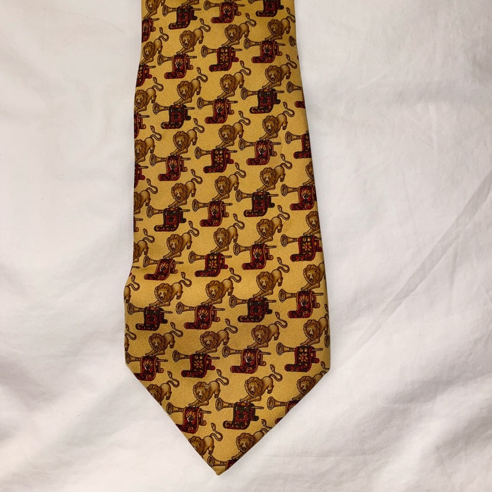Salvatore Ferragamo men’s 100% silk tie